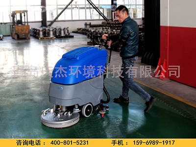 怎樣使用手推式洗地機做好工廠保潔工作青島洗地車