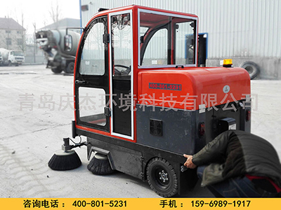 買掃地車的時(shí)候要注意什么青島掃地車廠家山東山東掃地車廠家