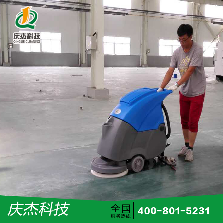 物業(yè)保潔紛紛采購(gòu)慶杰洗地機(jī)
