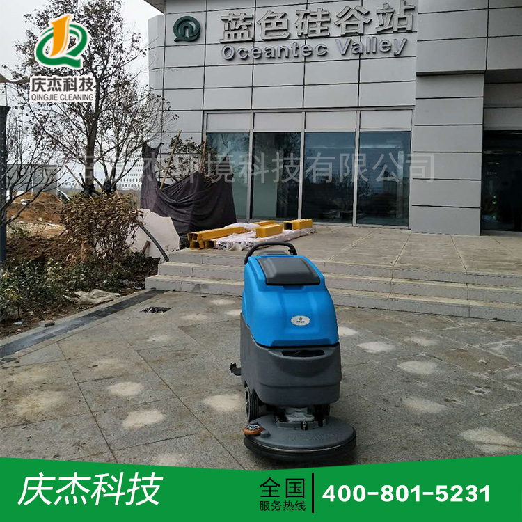 慶杰手推式洗地機(jī)用于地鐵站，清潔效果顯著